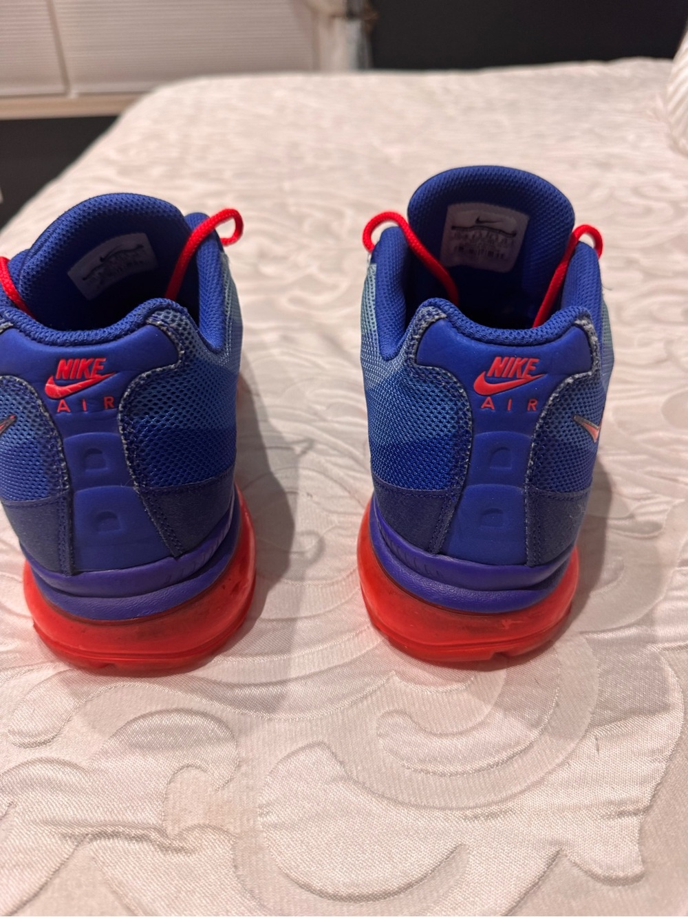 Air max mens 10.5 Blue Sneakers with Red Accents - Picture 3 of 7